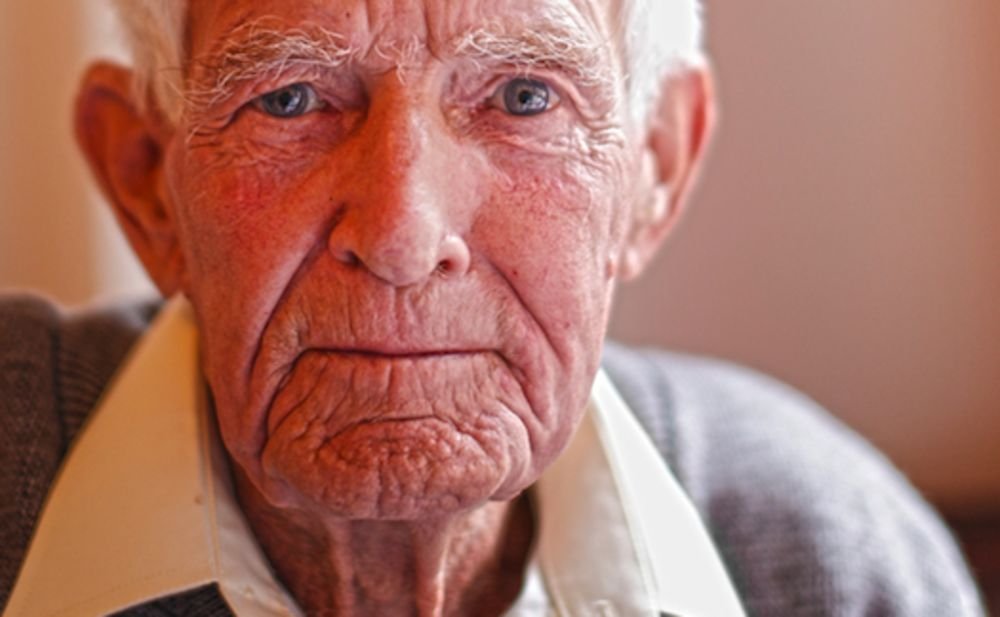 How Old is Aki Hayakawa in Yu Yu Hakusho?